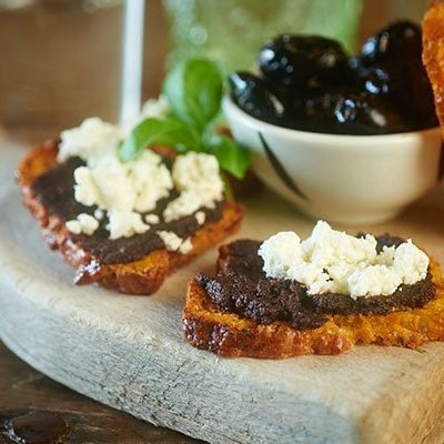 Sundried-tomato-and-basil-Tartine-topped-with-Black-Olive-Tapenade-and-crumbled-Feta